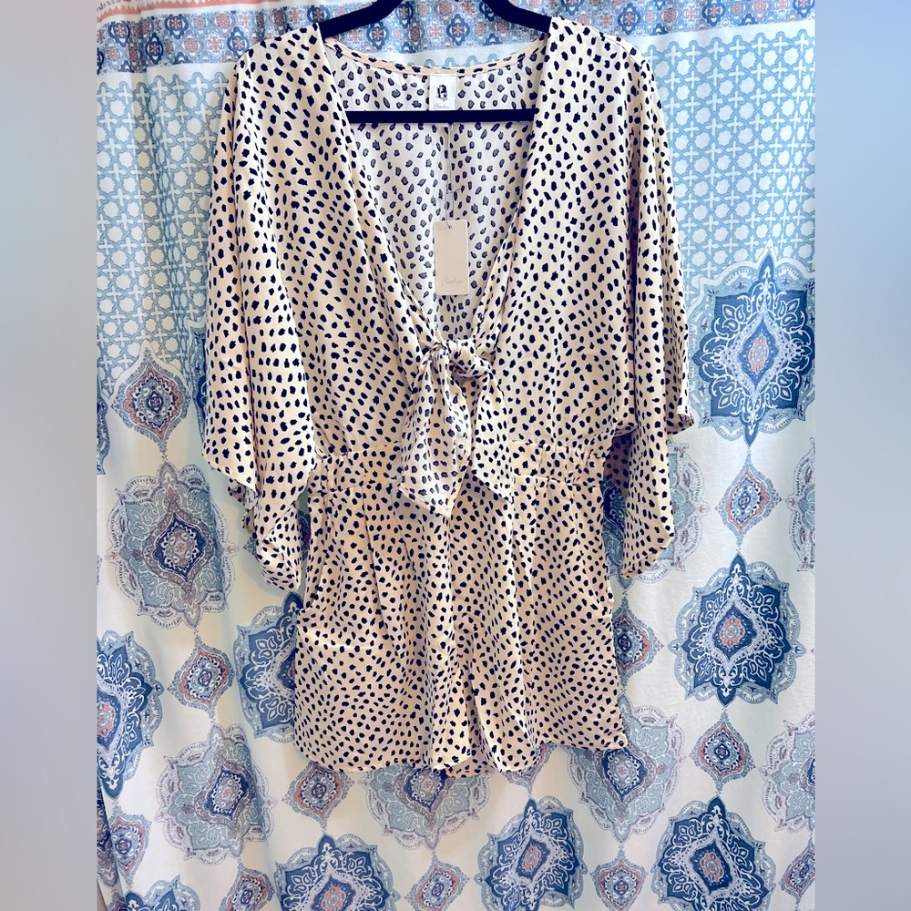 NWT Vici Tie Front Black and Ivory Animal Print Flowy Romper with Pockets (M)